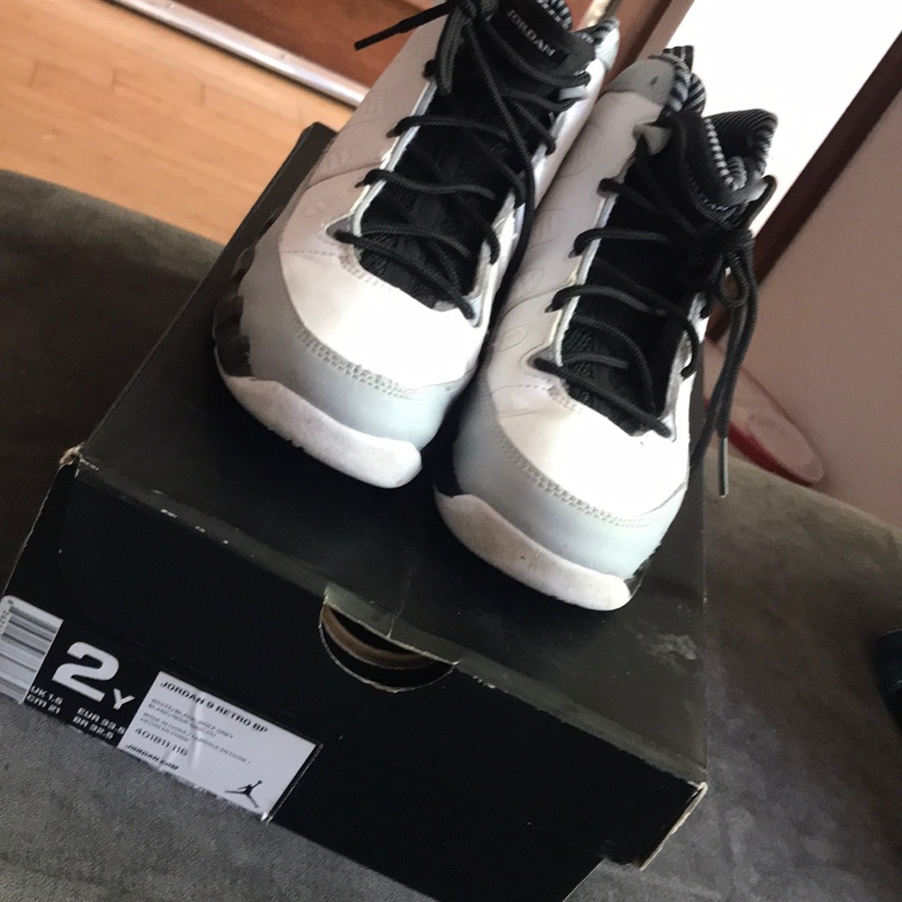 Boys Jordan size 2